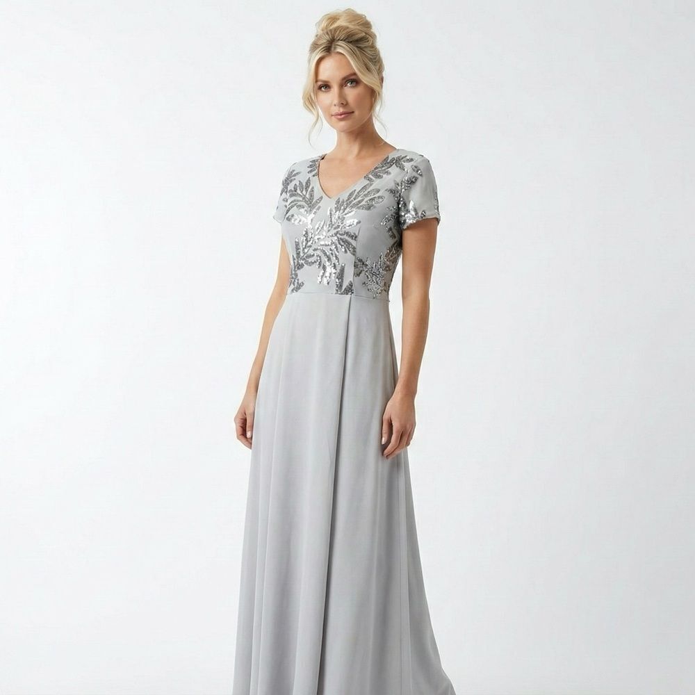 NWT JS Collections Sequin Leaf Gown 4 Light Gray Silver MOB Wedding Formal